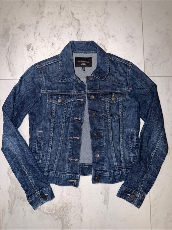 Banana Republic Jackets & Blazers - Banana Republic Blue Denim Trucker Jacket